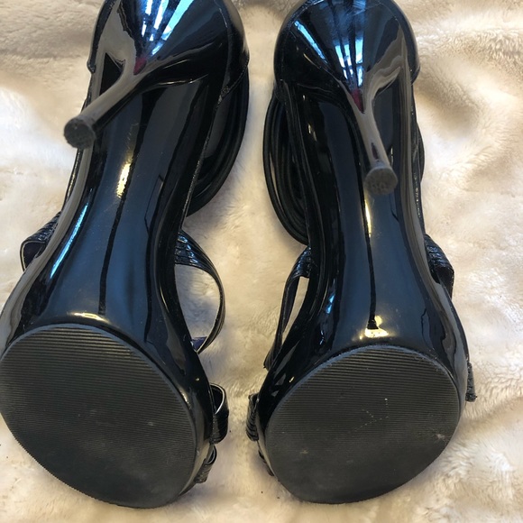 Le Chateau stilettos. Size 8. Fit normal to narrow feet. Black and purple. - Picture 2 of 4